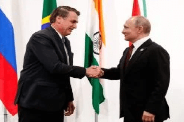 Bolsonaro confirma ida à Rússia e classifica Putin como "conservador"