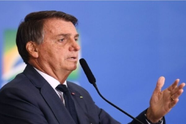 Bolsonaro fala sobre preço dos combustíveis: "Reclamam com razão. Nós não podíamos estar nessa situação"