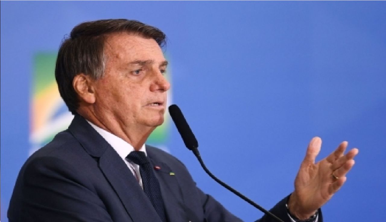 Bolsonaro fala sobre preço dos combustíveis: "Reclamam com razão. Nós não podíamos estar nessa situação"
