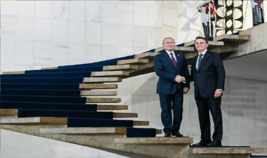 Rússia: Presidente Bolsonaro faz tour pelo Kremlin após convite