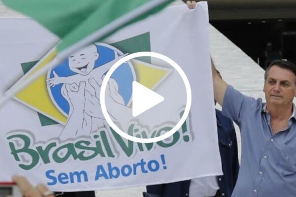 Presidente Bolsonaro critica esquerda por festejar o aborto na Colômbia
