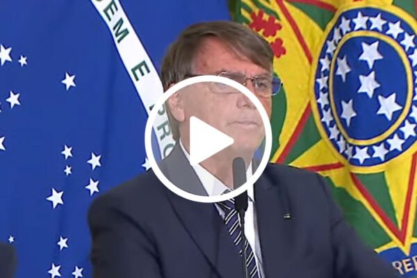 Bolsonaro ironiza ministros do TSE: "Queridos"
