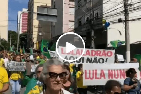 Lula chega em Juiz de Fora e é surpreendido com atos Pró-Bolsonaro
