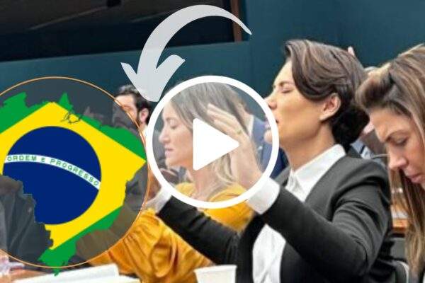 Michelle Bolsonaro participa de culto na Câmara e ora por avivamento no Brasil